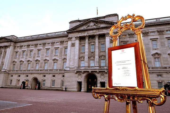 However, the Duke and Duchess of Cambridge chose to announce Prince George's birth via email and Twitter before the easel had been posted—seemingly breaking tradition.

Photo: Getty