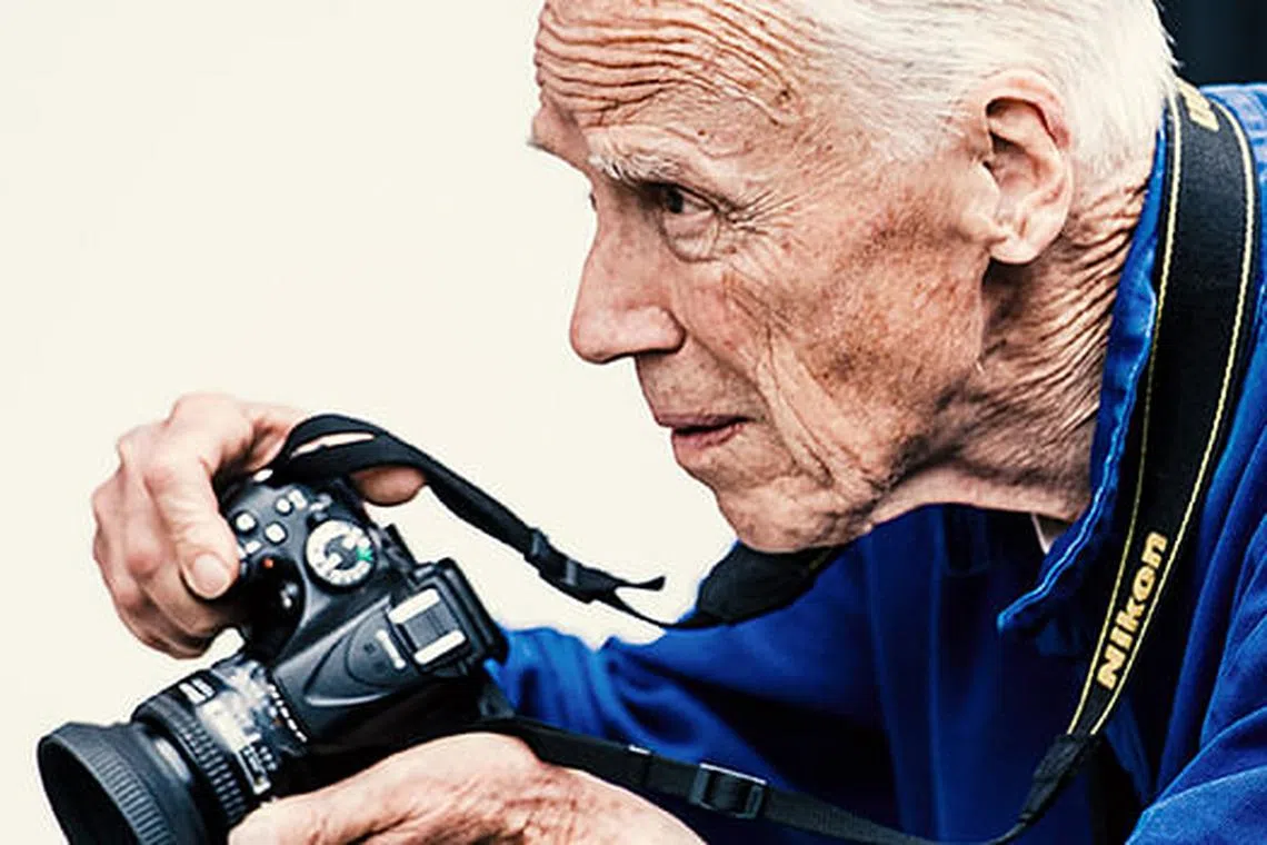 Legendary Fashion Photographer Bill Cunningham Dies At 87 | Harper's ...
