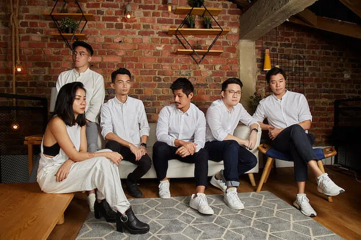 Neo (centre) with his current EightyTwo team.