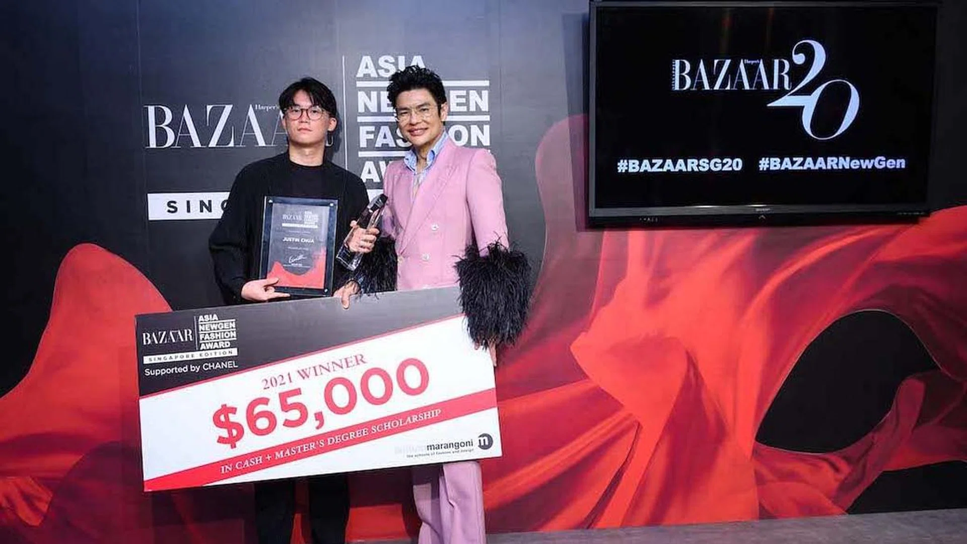 Justin Chua, winner of Harper’s BAZAAR Asia NewGen Fashion Award 2021 with Editor-In-Chief Kenneth Goh (Photo: Timothy Yap)