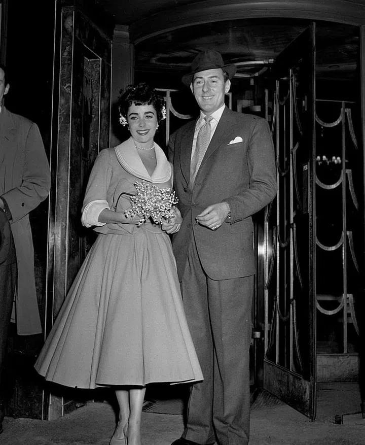 Marrying Michael Wilding in 1952. Honeymoon-ready. 