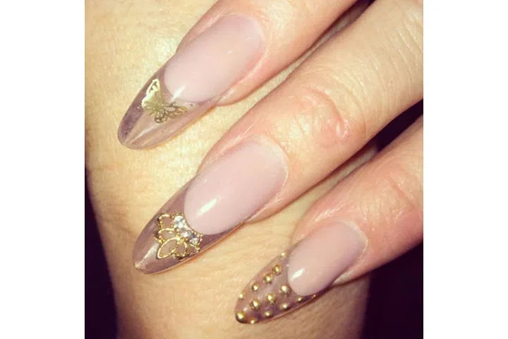 BEST FOR: Long, slim fingers.
BOTTOM LINE: Instantly slenderizing, the modern almond shape is characterized by slim sides that meet with a rounded point. Not suited for nail biters.
WEAR IT WITH: Neutral polishes with a metallic element.
@janarnoldcnd