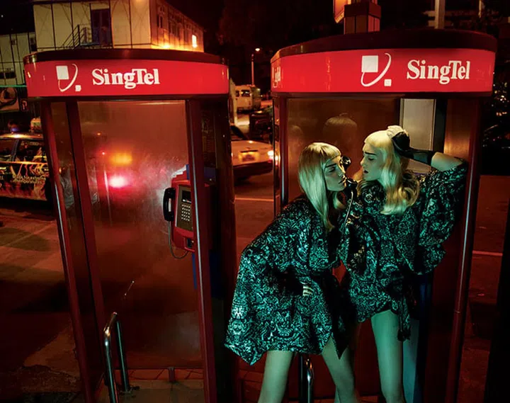 SB0808_Fashion_Singapore_Phone