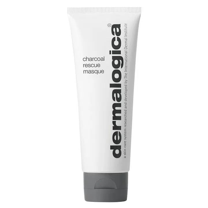 Activated Binchotan charcoal draws out toxins and impurities; sulphur offers antibacterial properties for clearer skin.