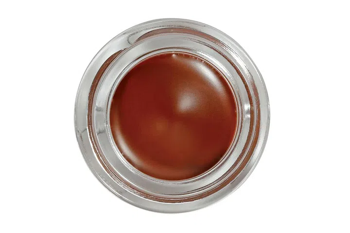 This water-resistant cream-gel formula has a soft texture which fills in sparse spots and holds errant hairs in place for perfectly defined brows.