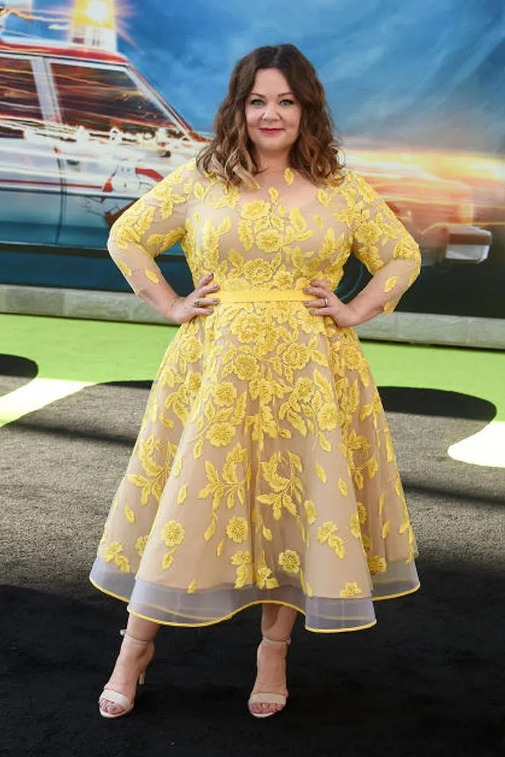 Not even for THE OSCARS? SMDH. "I couldn't find anybody to do a dress for me," she said to Redbook. "I asked five or six designers—very high-level ones who make lots of dresses for people—and they all said no." Guess they just don't want those placements badly enough, hmmph. 