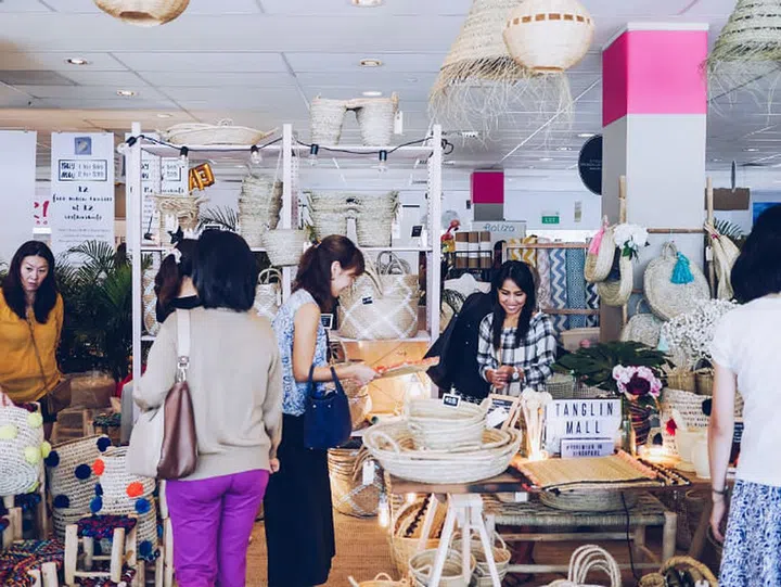 Delighted shoppers at the fair. (Photo: Boutique Fairs)