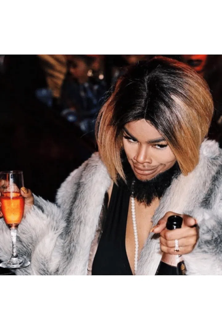 Taylor dressed as internet sensation, Joanne the Scammer.