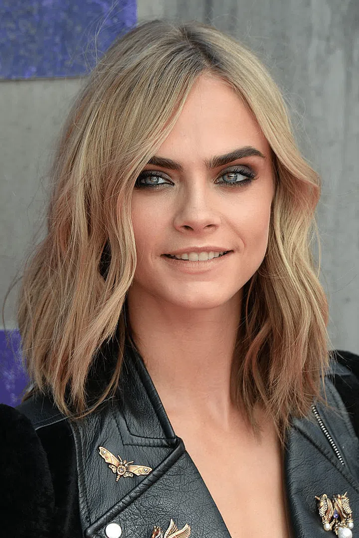 Rocker chic vibes in her matte smokey eyes.