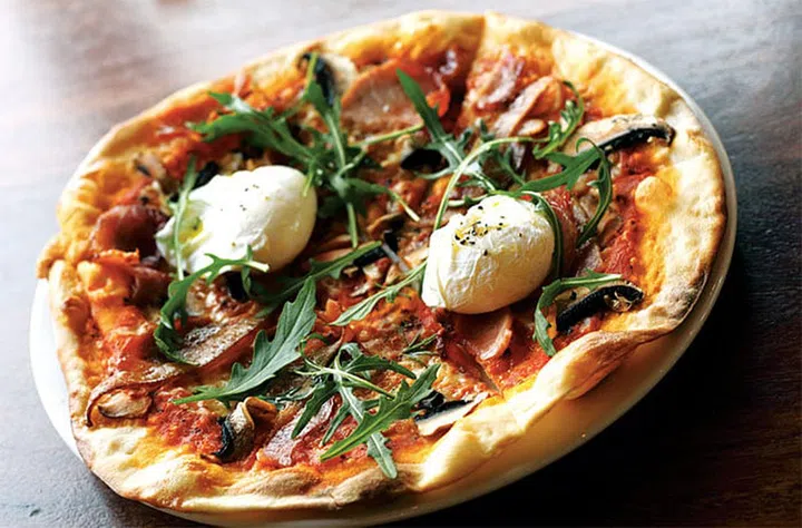 The Boathouse is known for its pizzas.