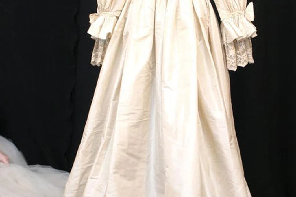 princess diana 2nd wedding dress Princess Diana's Wedding Dress Designers Made a Secret Second Dress to  Throw Off the Media