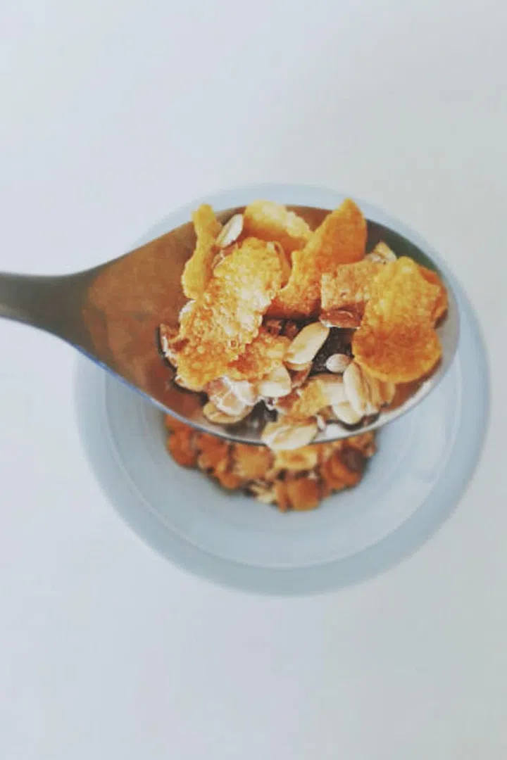 The food many people turn to anyways when they're sad and tired but can't get back to sleep also happens to have sleep-inducing effects. Many fortified cereals like Cheerios and shredded wheat varieties contain vitamin b6, which is one thing that'll make it easier to sleep soundly. 
