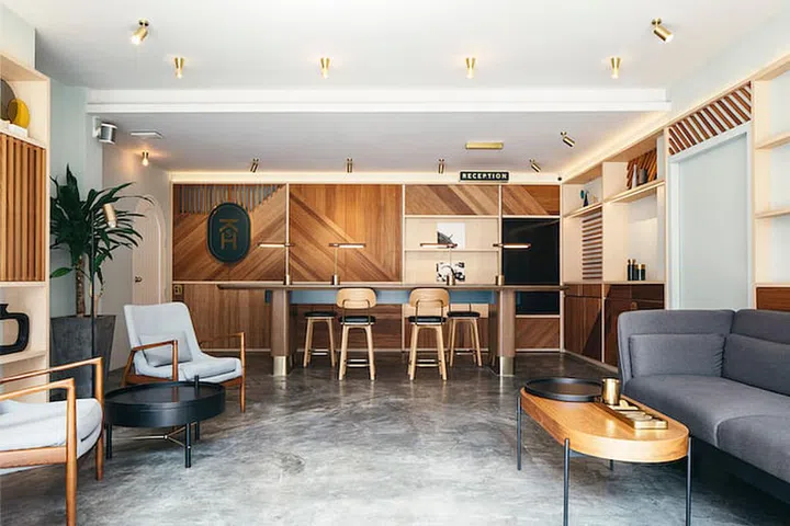 Lobby reception (Photo: KēSa House)