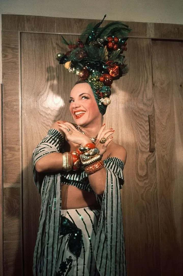 Pile on bold statement jewelry and a fabulous head piece for that extra boom. Photo: Getty 