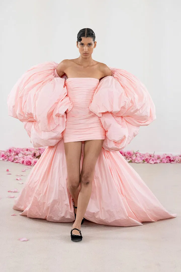 Giambattista Valli,
Fall Winter 2023-24,
Haute couture