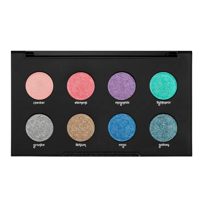 Ultra-pigmented colours with a dazzling finish makes this the palette of choice for a night out.