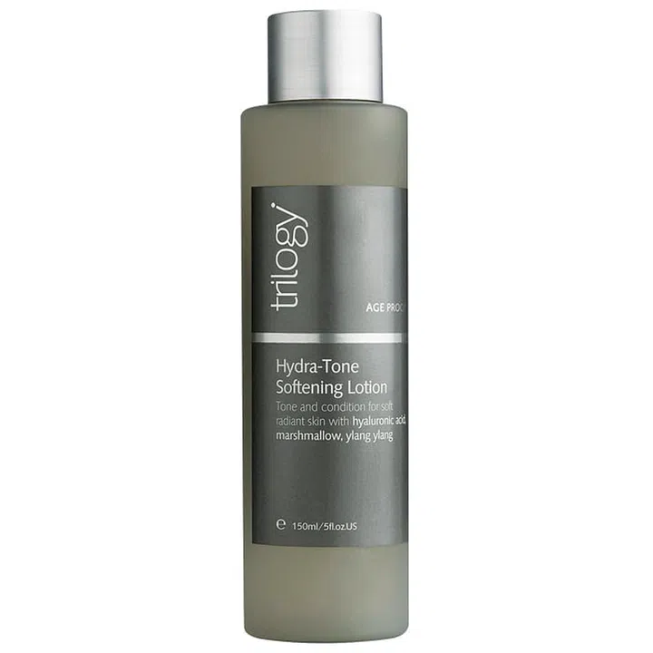 Fine lines are instantly smoothed, thanks to a rejuvenating blend of plant-based hyaluronic acid, ylang ylang, white tea and mulberry extracts.