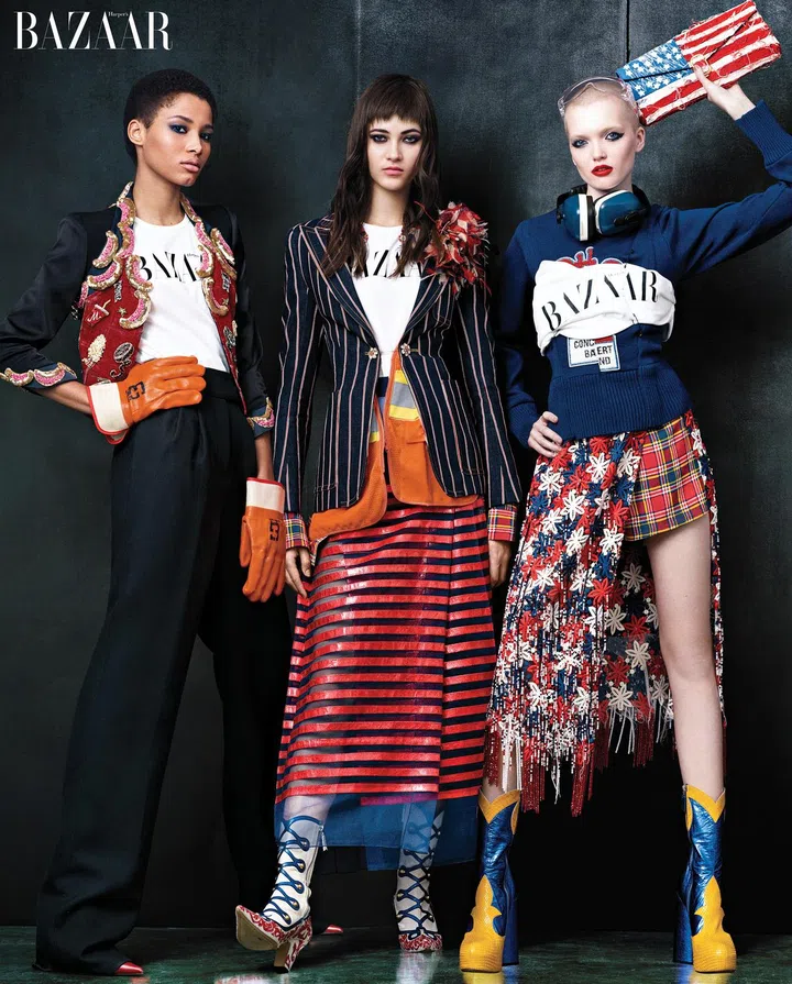 On Lineisy: Marc Jacobs jacket, pants and shoes;
On Greta: Marc Jacobs jacket, skirt and shoes; On Ruth: Marc Jacobs sweater, skirt, shorts, pochette and boots.