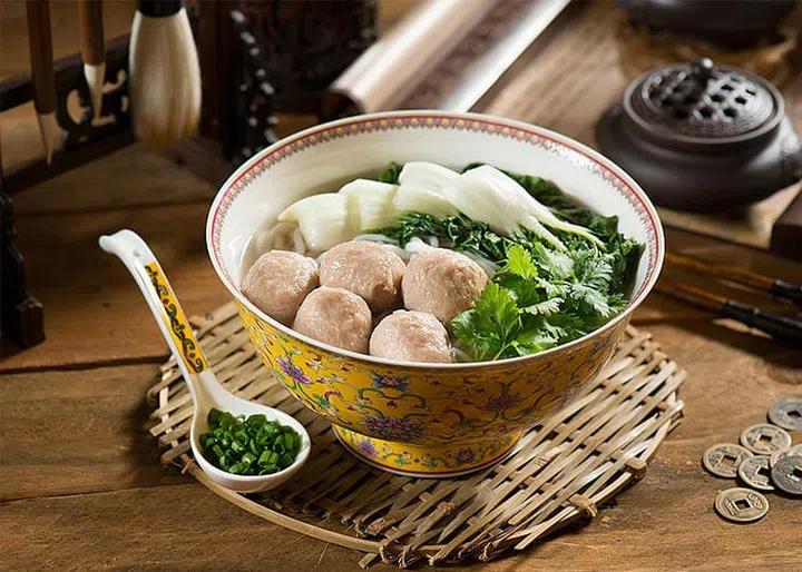 The famous Malaysian noodle chain since 2014 has opened its first store here in Singapore! Some of the must-tries include Signature bursting meatball (pork) in superior broth with mi xian (pictured), Handmade fish paste in superior soup, Hakka sauce homemade noodles with century egg, and Fresh (whole) frog in superior soup with bee hoon. GO Noodle House is at #B3-37/38 313@Somerset, 313 Orchard Rd, Singapore 238895.
