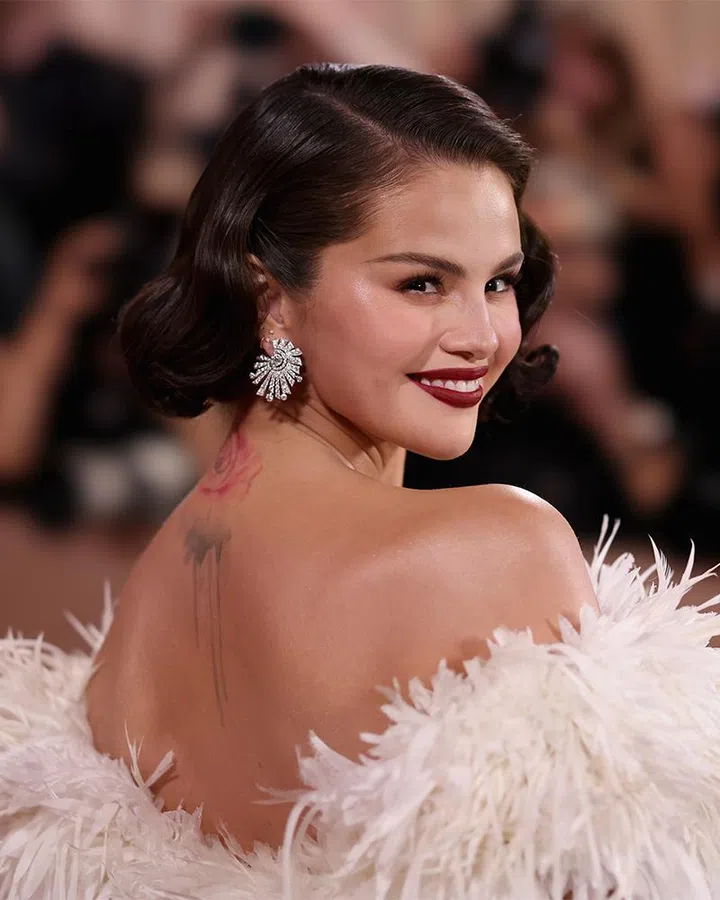 best jewellery and watch moments golden globes 2026 | Selena Gomez wearing chanel SOLEIL MADEMOISELLE EARRINGS