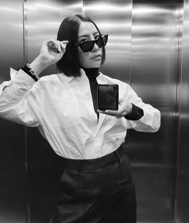 I love how black and white images turn out. This was shot in my hotel elevator, just before dinner.