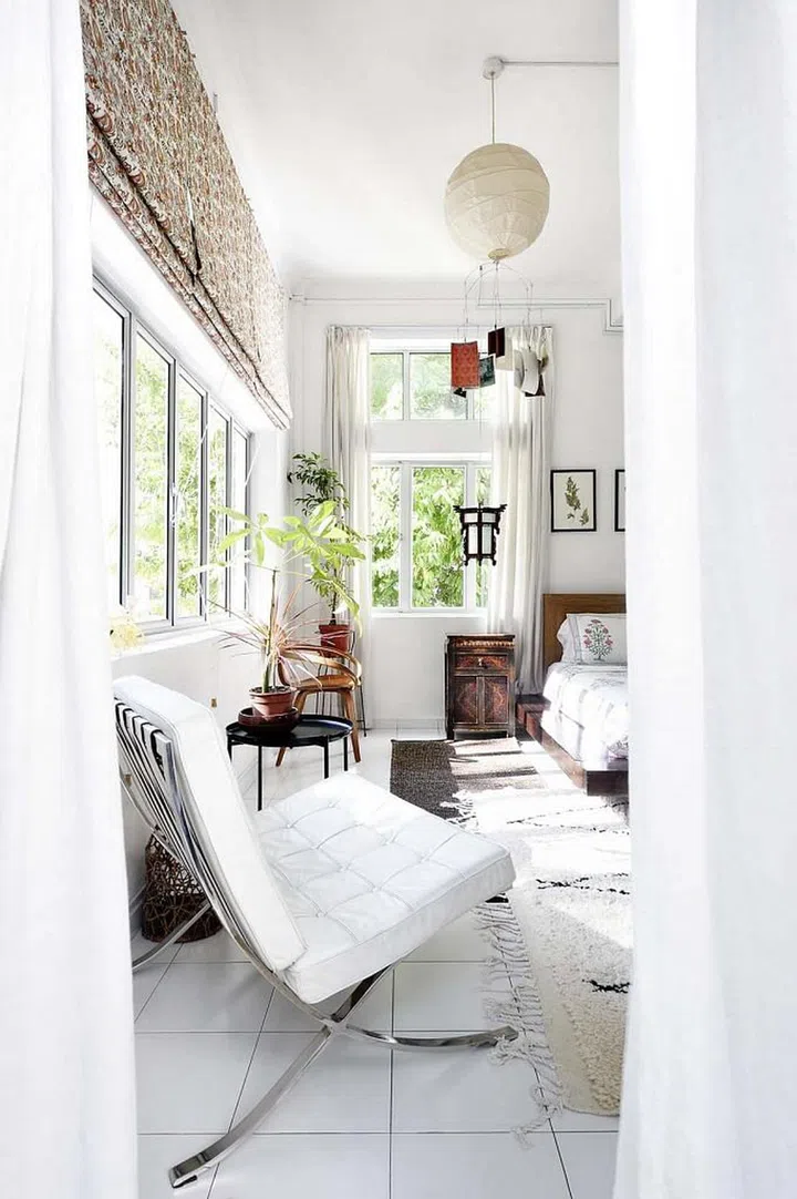One of Anjali’s favourite features of the home is the ribbon balconies that wrap around each room of the house. The family uses the areas for gardening and as way to connect the home with the surrounding trees. (Photo: Carli Teteris, courtesy of Grounded)

