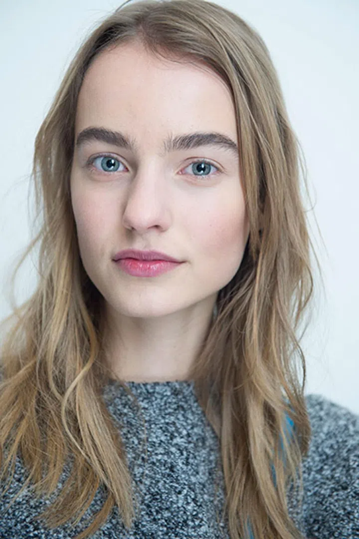 For fall/winter 16 at Altuzarra, boyish brows were contrasted with pretty pink lips and flushed cheeks.