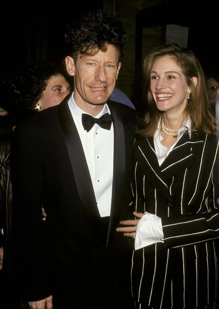 The country singer and actress met on the set of The Player and were reportedly married within three weeks of meeting. 21 months after tying the knot, Lovett and Roberts quietly announced their separation in 1995.
Photo: Getty