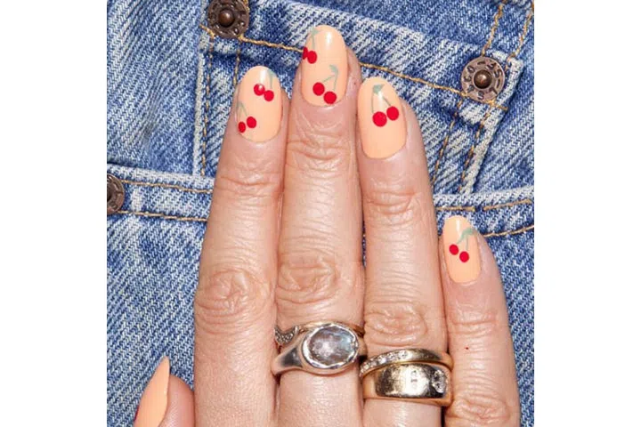 BEST FOR: Wide nail beds; long length.
BOTTOM LINE: Often spotted on the runways, this feminine shape elongates nails in both width and length. It's similar to the almond shape, but with blunt, more delicate-looking tips.
WEAR IT WITH: Nail art.
@aliciatnails