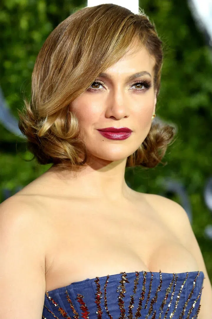 Even without her signature sexy length, Jennifer Lopez is still every bit sultry with this prim and proper pin-curl style. 