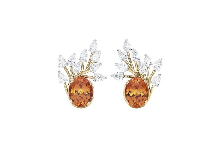 [MAn-da-ren GAR-net] n. Related to the spessartite garnet but distinguished by its fiery orange hue. Found in 1991 in Namibia; the mines are now exhausted. Head to Nigeria instead.