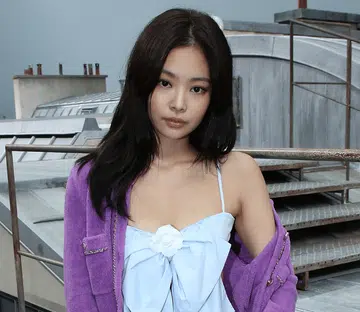 How To Cop Blackpink’s Jennie’s High-Waisted Denim Looks