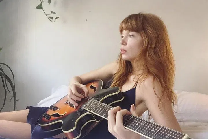 Slightly rounded and freshly cut, we love how musician Brianna Lance styles her take on classic fringe. Photo: Instagram @breez_lance