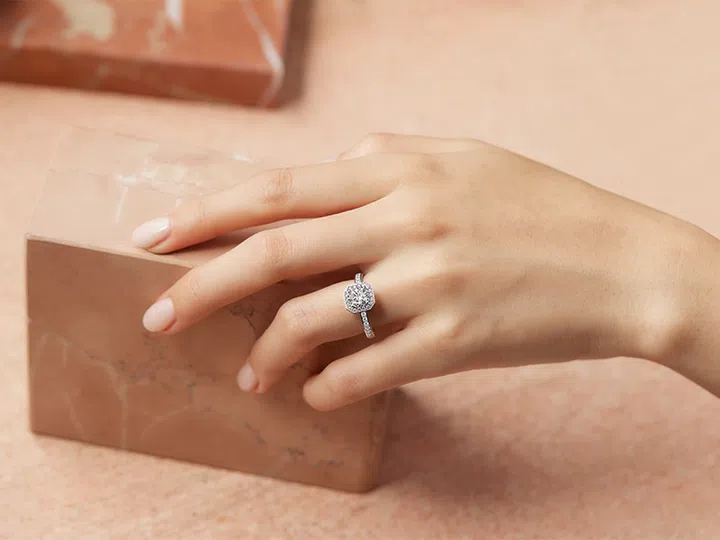 i-primo diamond engagement ring on hand