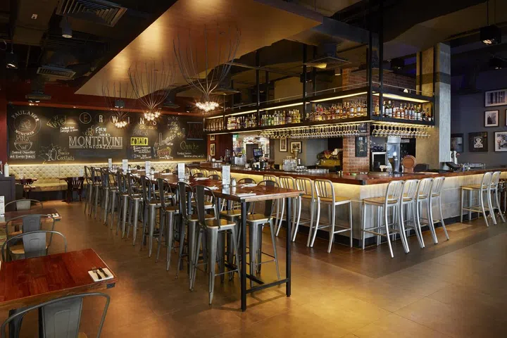 Erwin's Gastrobar_indoors2_hi