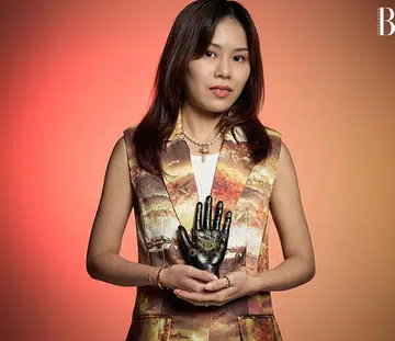 hbsg-ling-palm-reader-feature