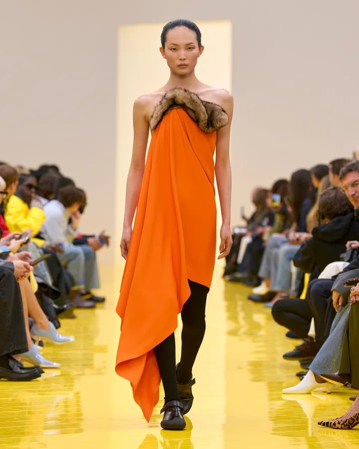 Loewe fall/winter 2026 runway look