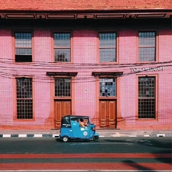 Indonesia's sprawling metropolis at first glance, with its high rise, concrete and grid-lock streets, might not seem like an obviously Instagrammable destination. That said, this city of juxtapositions fuses luxe mega developments with historic colonial architecture - which makes for an interesting picture.