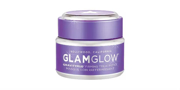 This white mask transforms into a chrome-tone mask when it dries up – all while tightening the skin for more defined contours. TEAOXI™ Marshmallow and licorice leaf extracts condition the skin to leave it feeling baby soft and lifted after each use. Photo: Glam Glow
