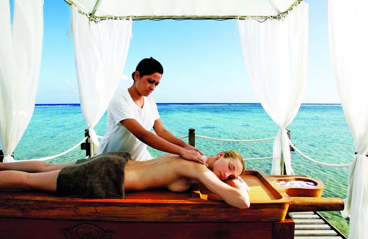 SB0215Beauty_Spa Awards SHM_Nira-Spa_Massage_Ocean_RGB