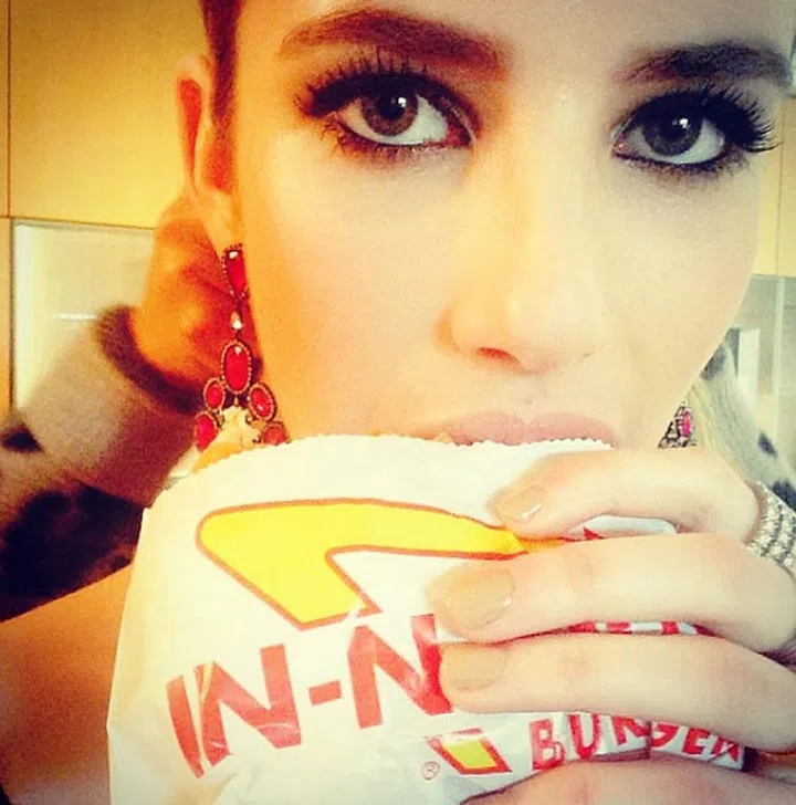 Okay, maybe we can't see her gown, but our using our sharp detective skills—gorgeous false lashes, a stack of diamond rings, a perfect subtle mani—we've determined the actress is 99.9 percent definitely rocking an elaborate ensemble.
Photo: Instagram