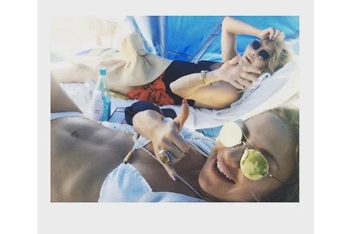 The mother daughter duo enjoy a family vacation to Hawaii. —@katehudson Photo: Instagram