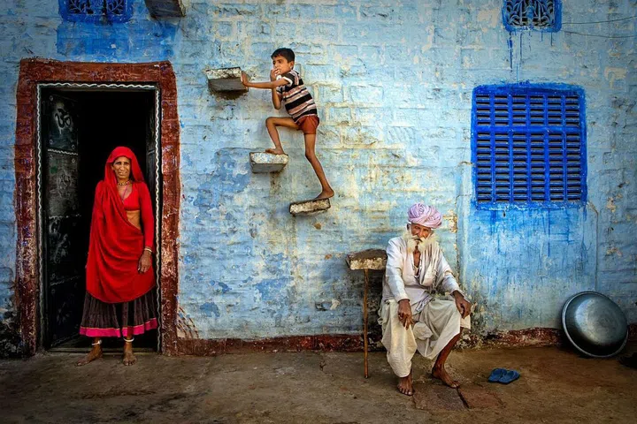 "Colors, facial expressions, people's posture and a studied composition make this image particularly interesting as it portrays the Bhenwa family in the city of Jodhpur, Rajasthan, and is a true representation of the living conditions in this Indian city." –Isa Ebrahim
