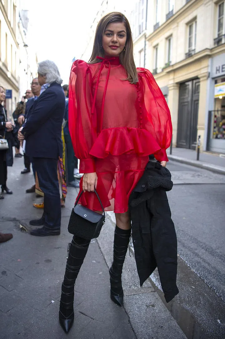 Go short and sweet in crimson. (Photo: Showbit)