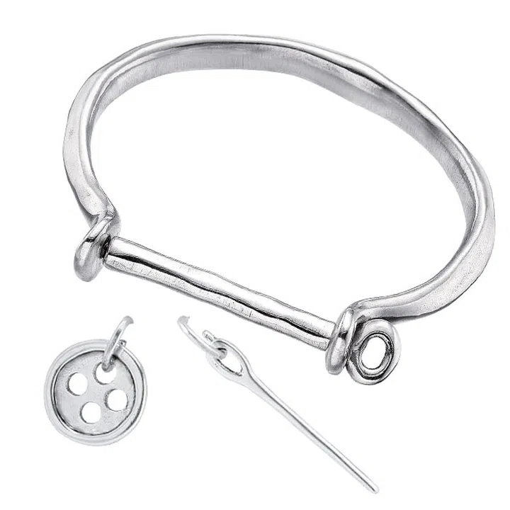Suitable for both an art gallery opening and a music festival, UNOde50’s chunky silver pieces add instant urban edge to any look.