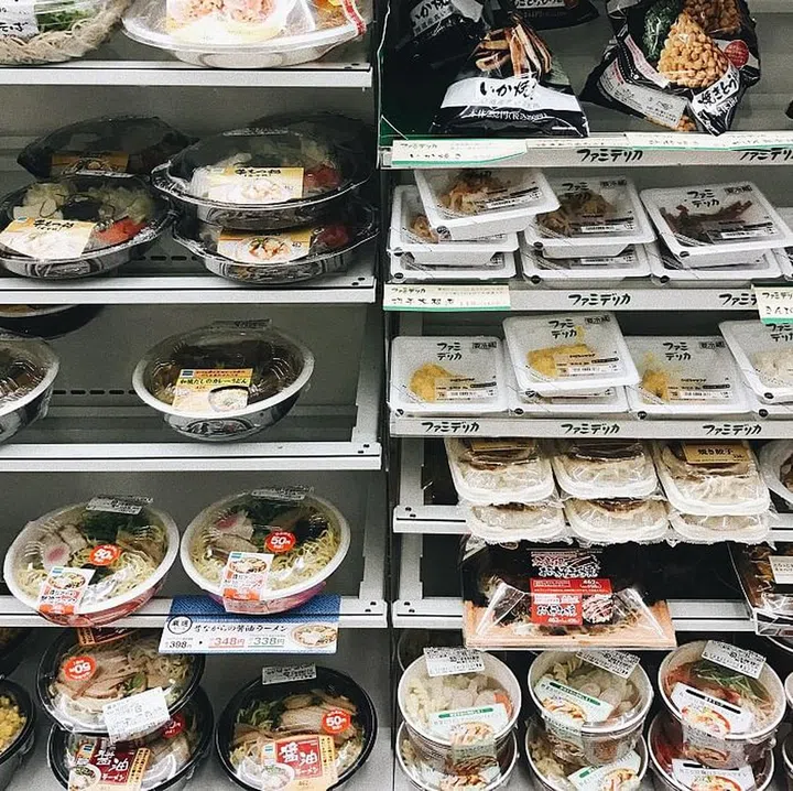 A variety of bento sets to go
