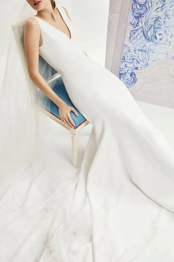 Of course, the Meghan Markle effect reigned strong at the runway. Her sculptural, minimal Givenchy gown saw similar iterations of sleek boat necks and long sleeves, and pared back, clean gowns such as in Amsale and Cushnie.