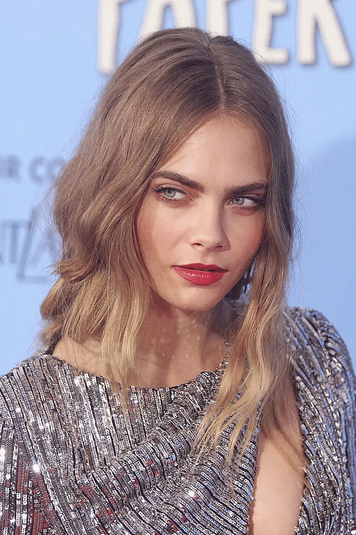 Cara goes easy on the eyes and soft on the curls for an angelic look.