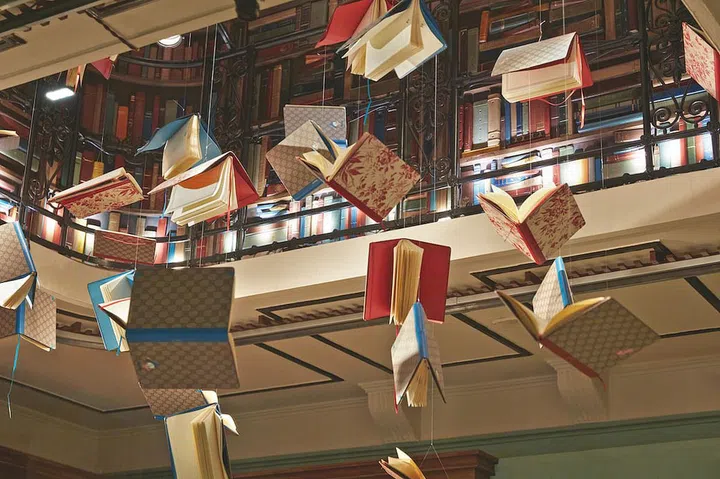 The flying books of the Gucci Cartoleria concept store. (Photo: Gucci)