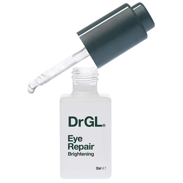 Gentle yet powerful plant extracts boost circulation and reduce the appearance of dark circles.